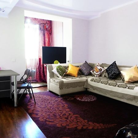 Maximus Apartament Bishkek Apartment Exterior photo